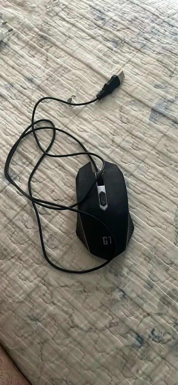 Mouse gamer com fio e leds