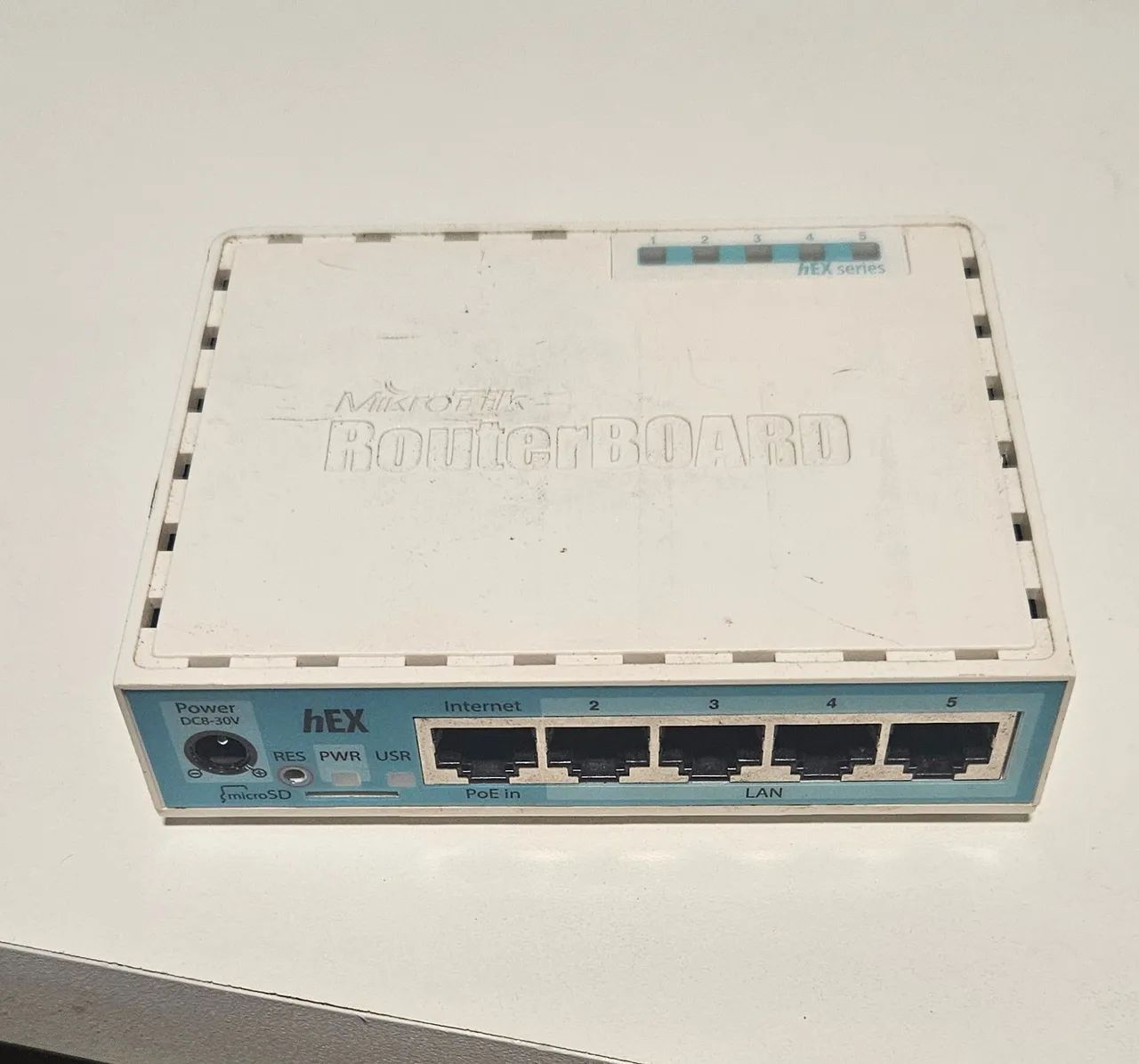MikroTik hEX (RB750Gr3)