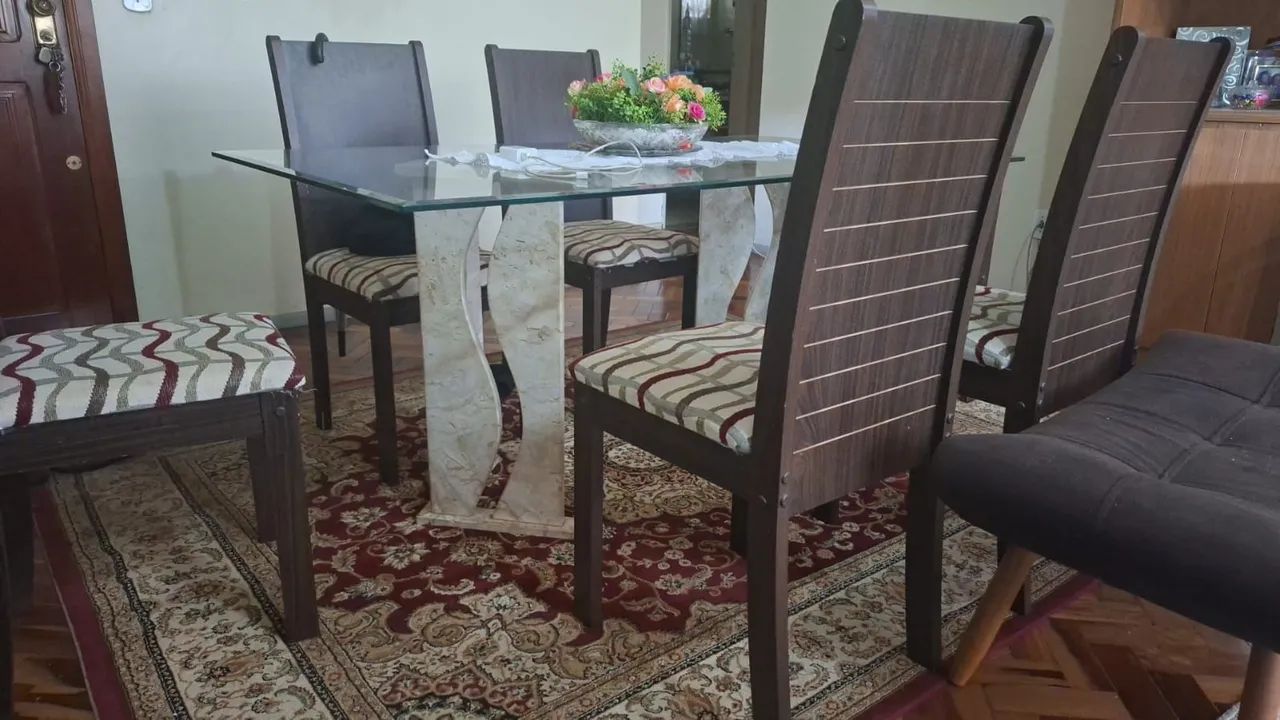 Mesa de jantar - QUEIMÃO 