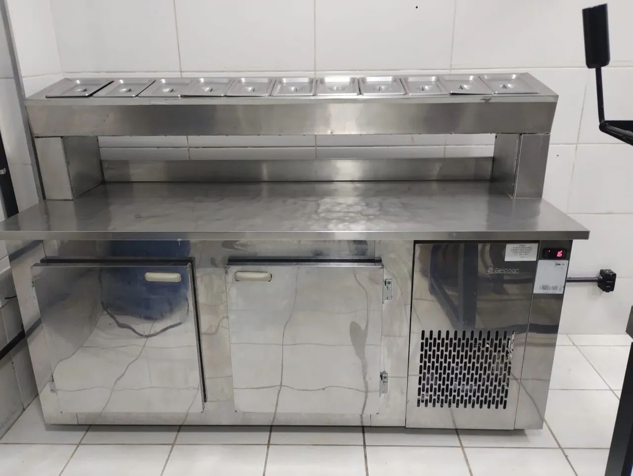 Vendo condimentadora e fritadeira.