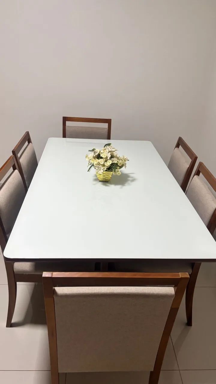 Mesa de jantar c/6 cadeiras 