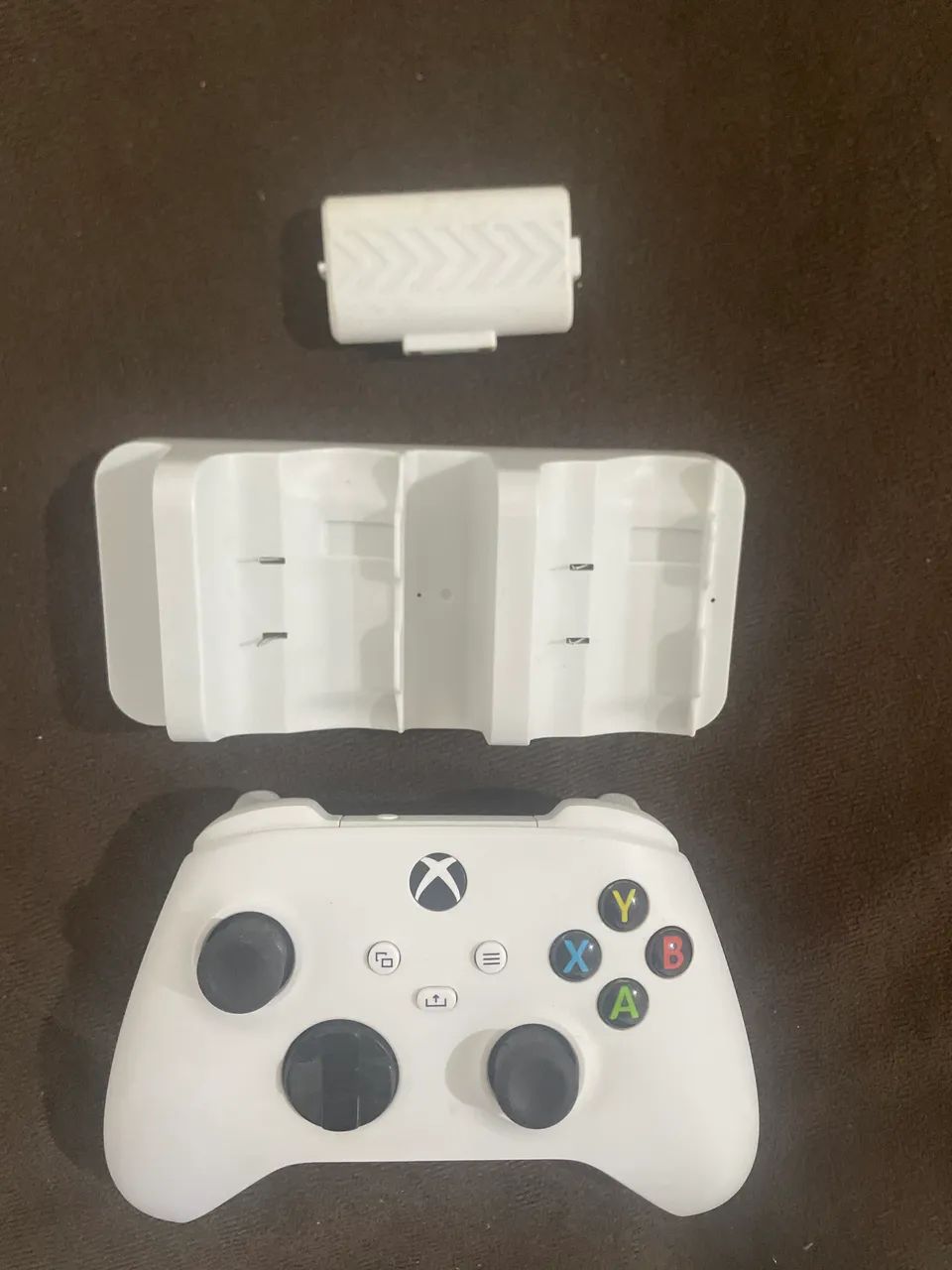 XBOX ONE 1TB + CONTROLE XBOX SERIES (acompanha docker e duas baterias) - Foto 2