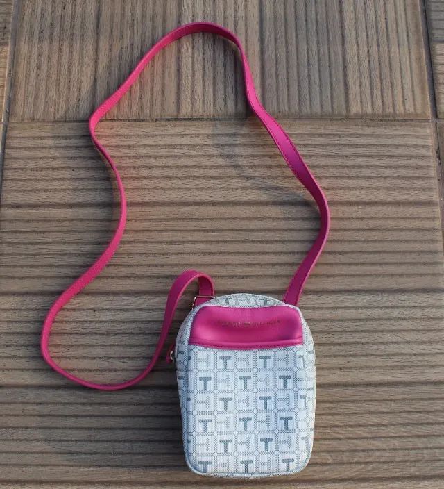 bolsa tommy hilfiger transversal branca e rosa - Foto 3