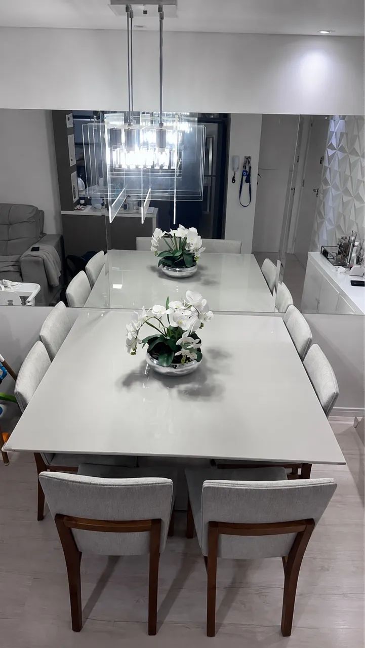Linda mesa quadrada para 8 lugares