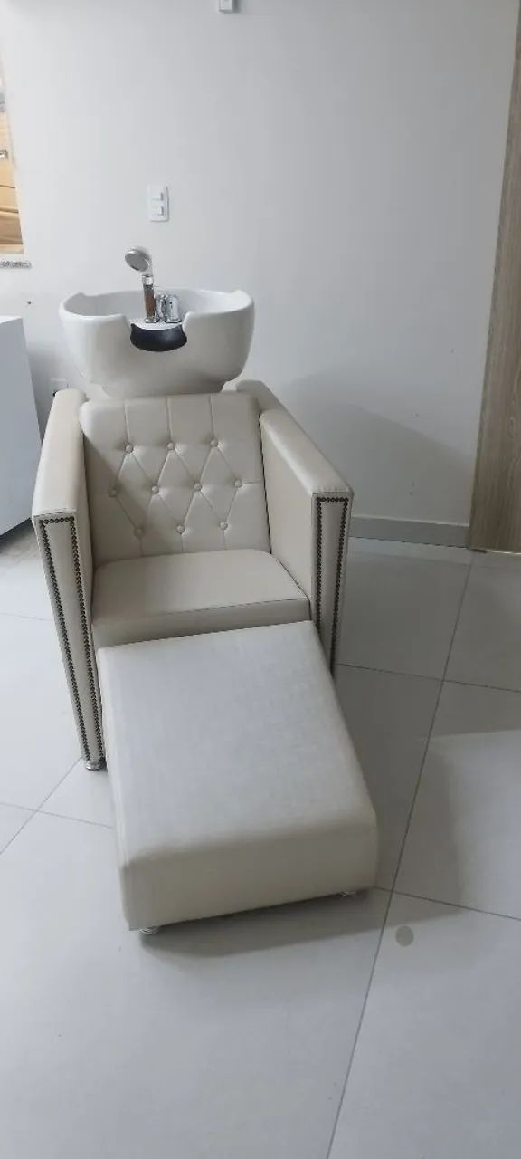 Cadeiras e lavatório elegante e sofisticado para salão de cabeleireiro.. - Foto 3