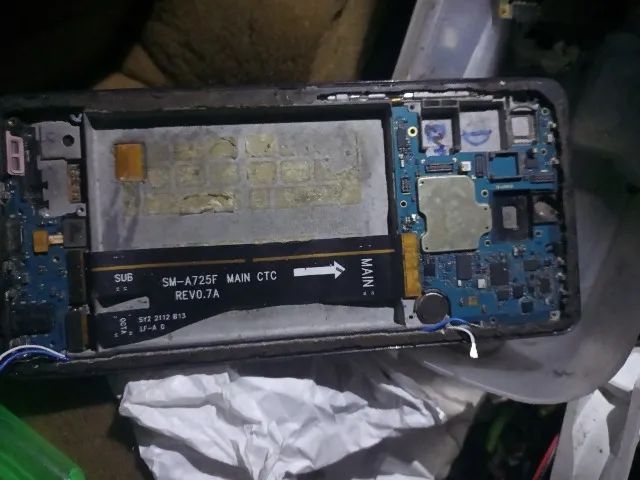 Smartfone vários tipos funcionando para peças e manutenção  - Foto 2