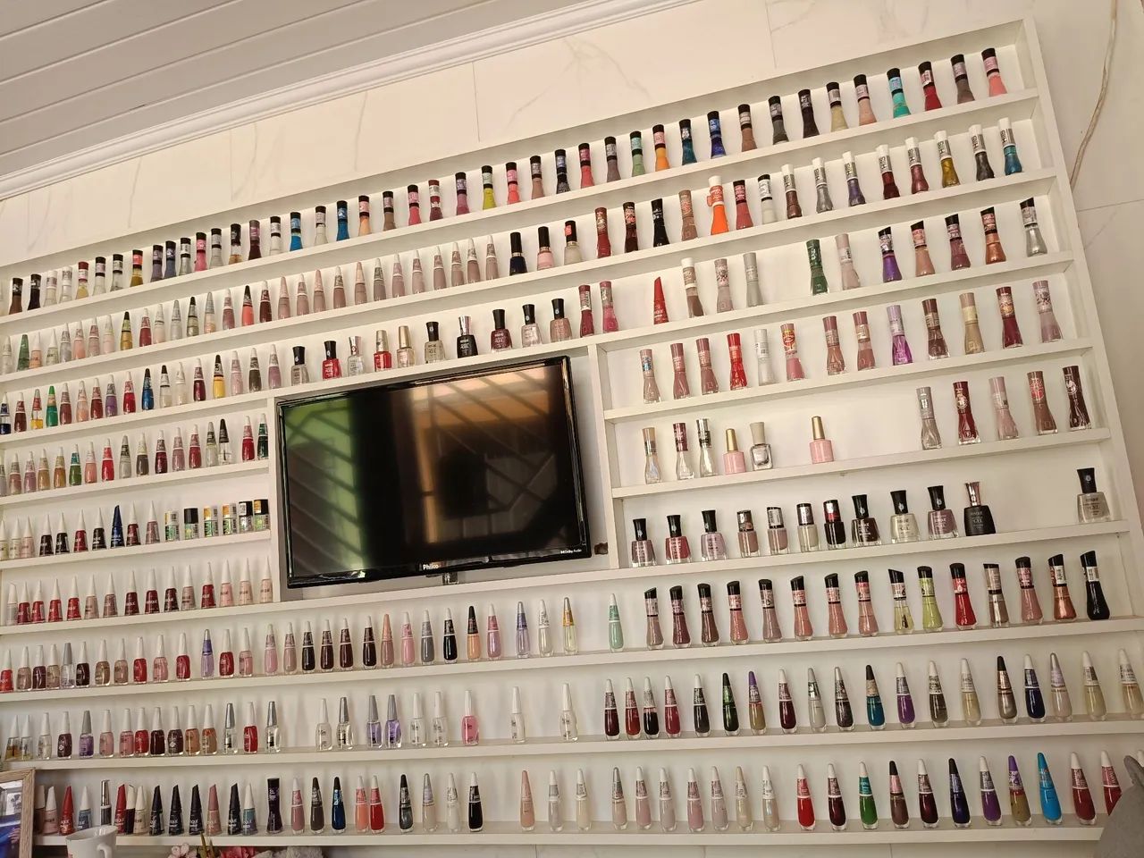Kit painel completo com tv e esmaltes - Foto 2