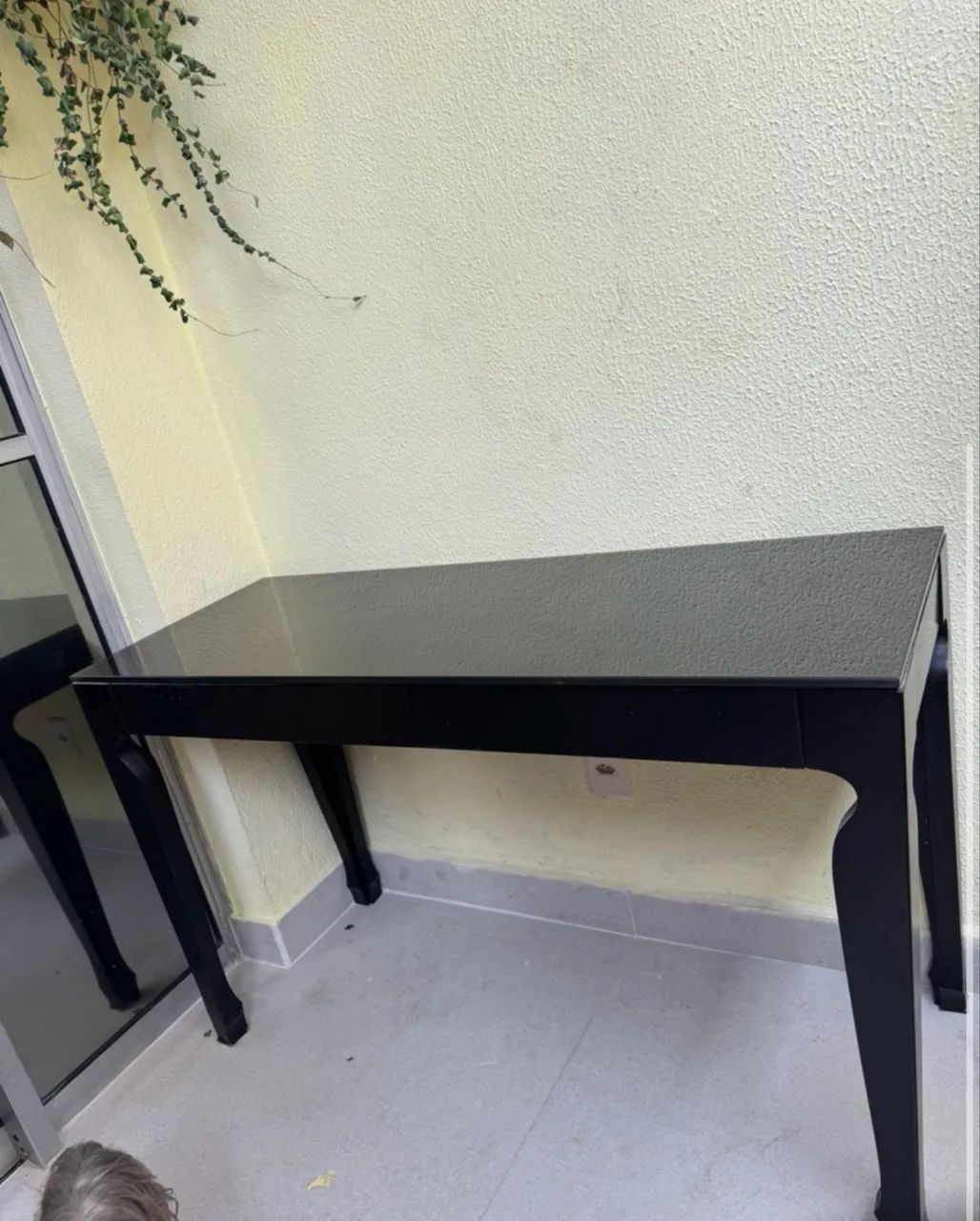 Mesa preta com tampo de vidro elegante retrô - Foto 2