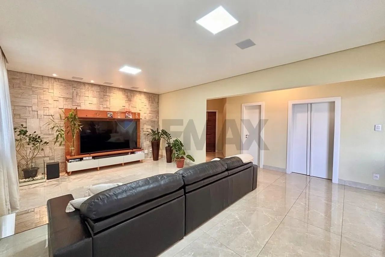 Apartamento Moderno de 4 Quartos em Lavras, MG