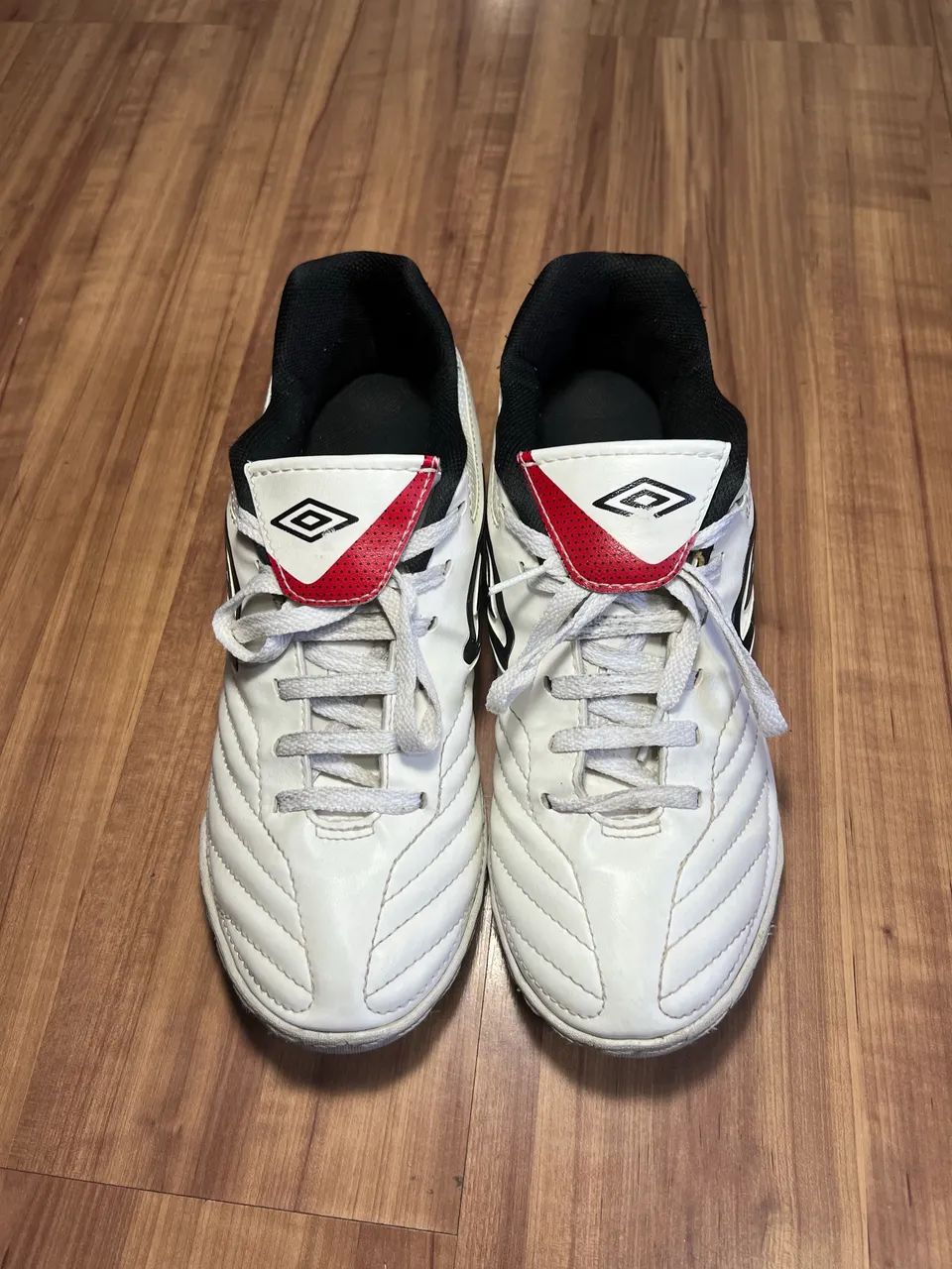 Chuteira Umbro Branca 