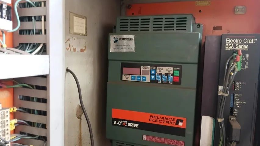 Vendo torno CNC Romi Centur trabalhando - Foto 2