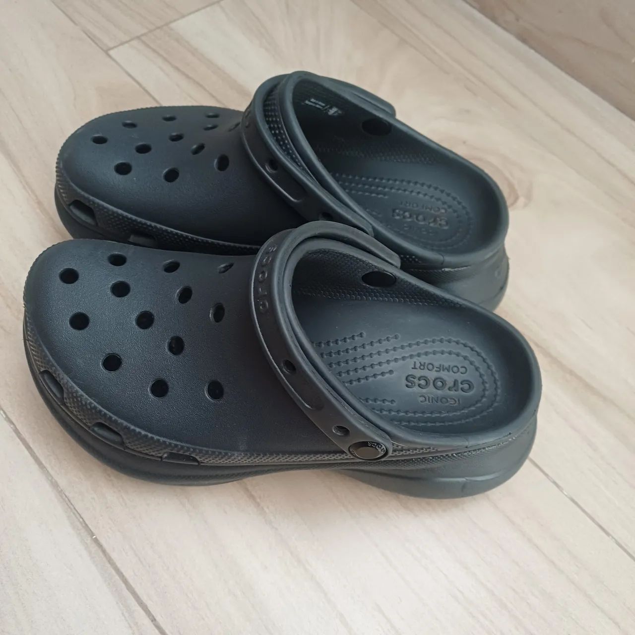 Crocs original tamanho 35 - Foto 2