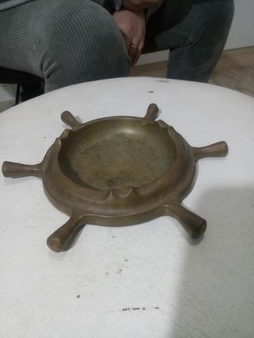 Cinzeiros de bronze