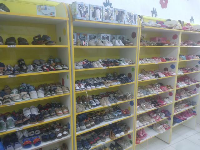 Compre venda ou troque roupas acessórios calçados brinquedos infantis - Foto 6