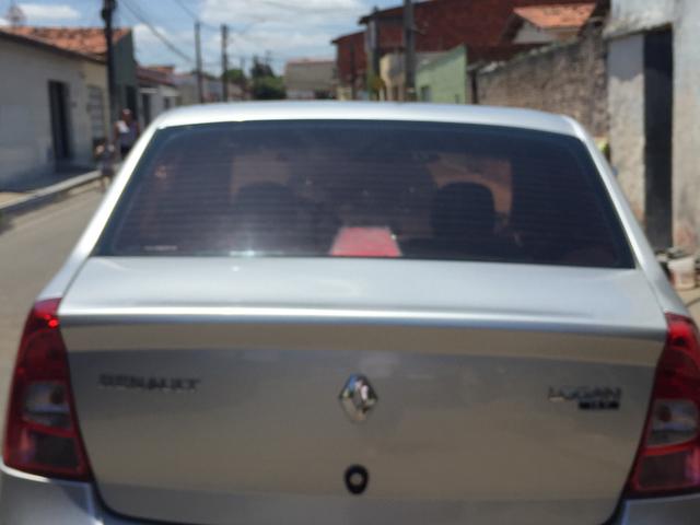 Renault Logan 2011 bem conservado. Completo, pneus novos