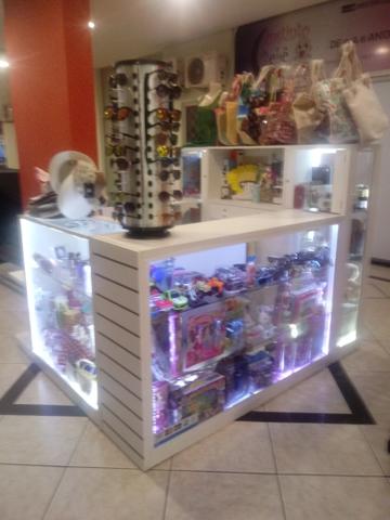 Vendo quiosque ,centro balneário Camboriú.telefone para contato , .Odacir