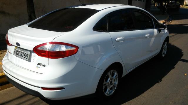 New Fiesta sedan 2014 aut Troca por menor valor - Foto 2