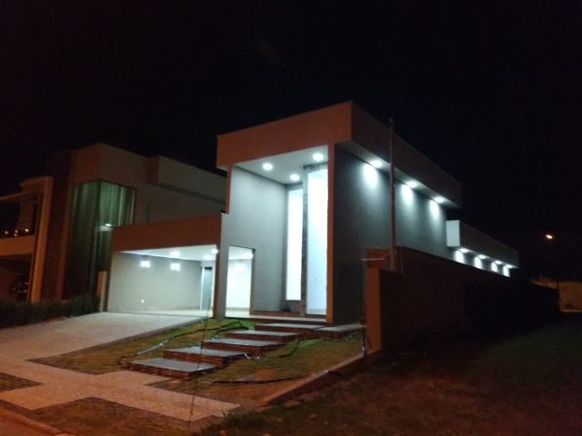 Casa Térrea Alto Padrão - 252 m² Área Construída + 575 m² Terreno - Jardins Lisboa!