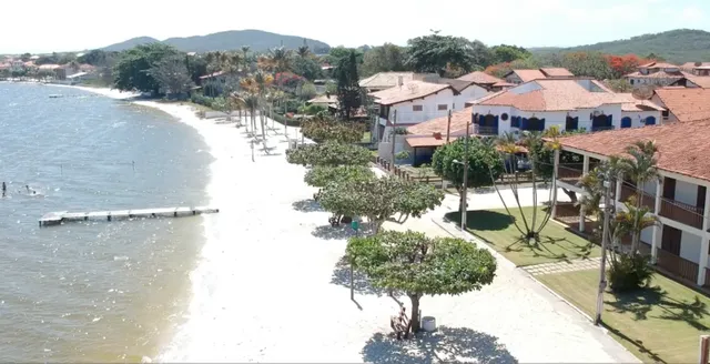 Duplex frente Praia das Carapebas, aguas cristalinas, local privilegiado, piscina, 4 qtos
