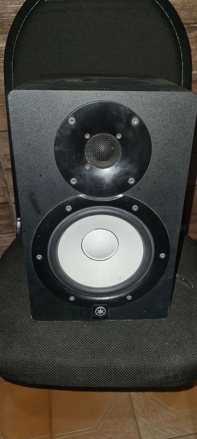 Monitor de Studio Profissional Yamaha HS7 2-Vias Bass Reflex 6,5