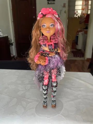 Boneca Ashlynn Ella de Ever After High da Edição Bosque Encantado