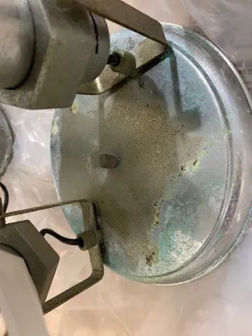 Três luminarias de vidro e metal - Foto 3