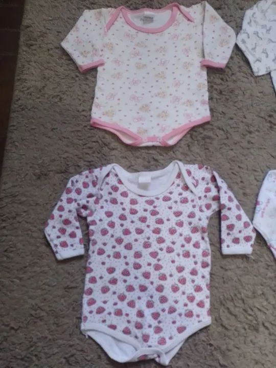 Kit com 6 bodys bebê - tamanho 3/6 meses  - Foto 2