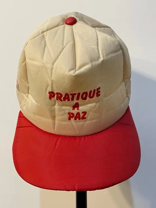 Boné aba reta vintage amarelo e vermelho