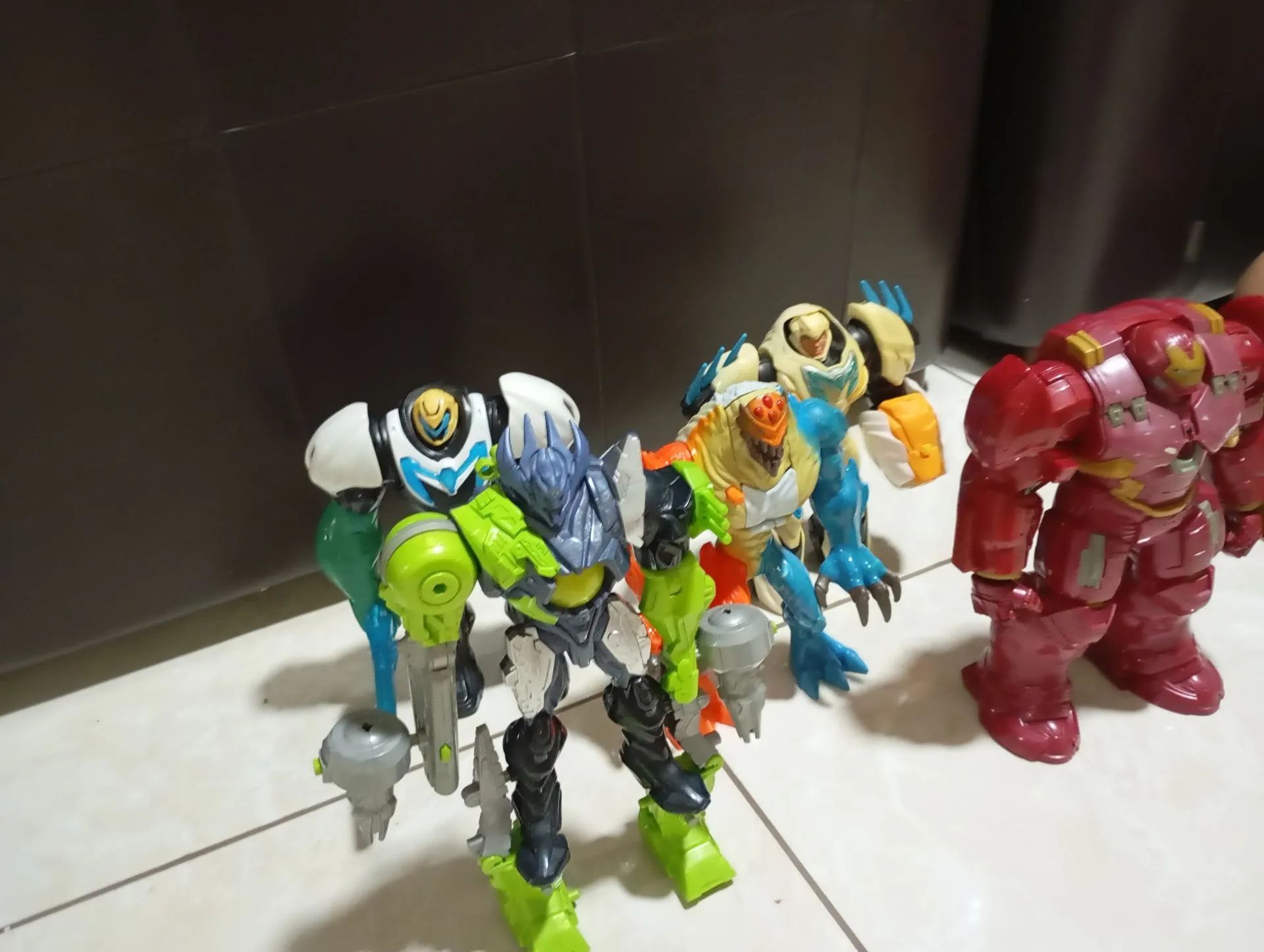 5 Bonecos de ação - Max Steel e marvel - Foto 2