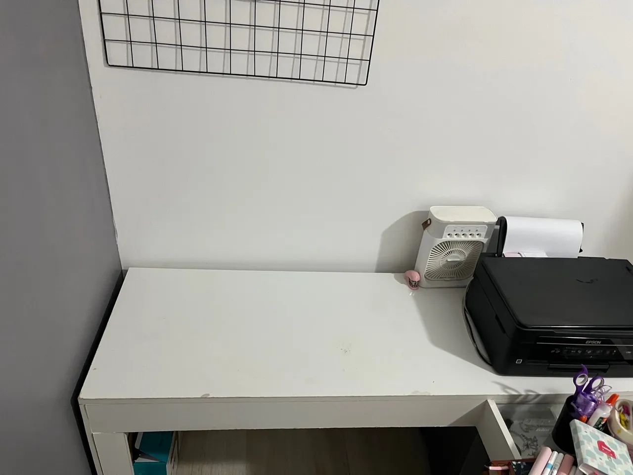 Escrivaninha com penteadeira branca 