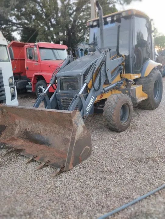 Vendo Retroescavadeira 2020 XCMG 4x4 - Foto 3