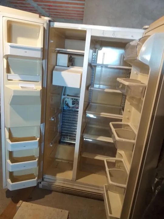 Vendo uma geladeira  duas porta   - Foto 3