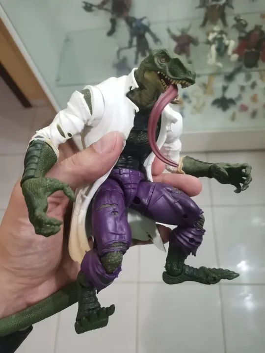 Boneco Marvel Legends Lagarto Lizard BAF completa. 