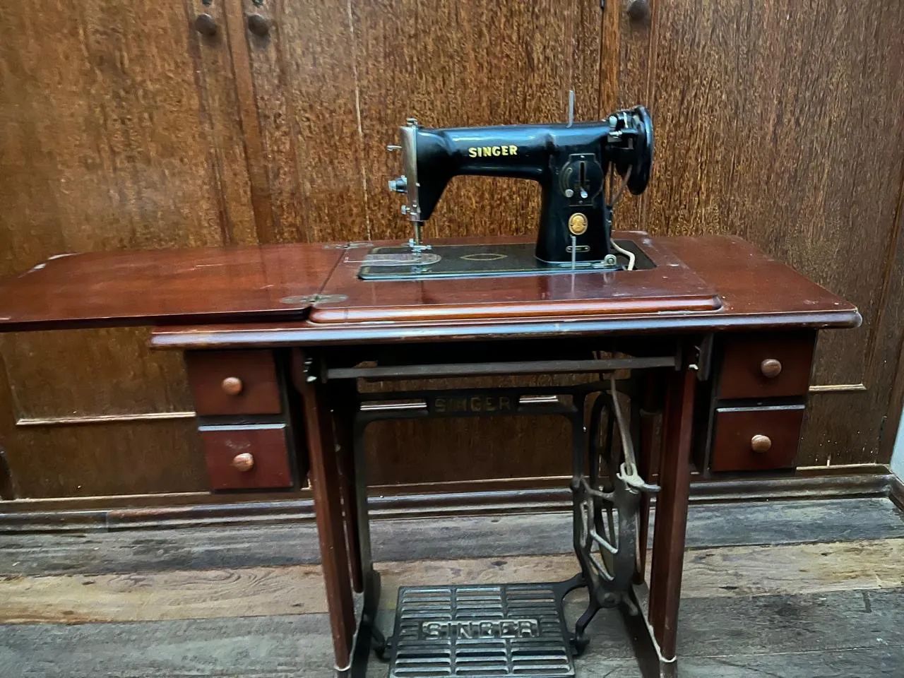 Máquina de Costura Singer Antiga (anos 60) funcionando