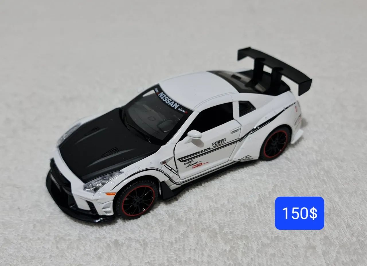 Carrinho miniatura Nissan GTR R35 branco