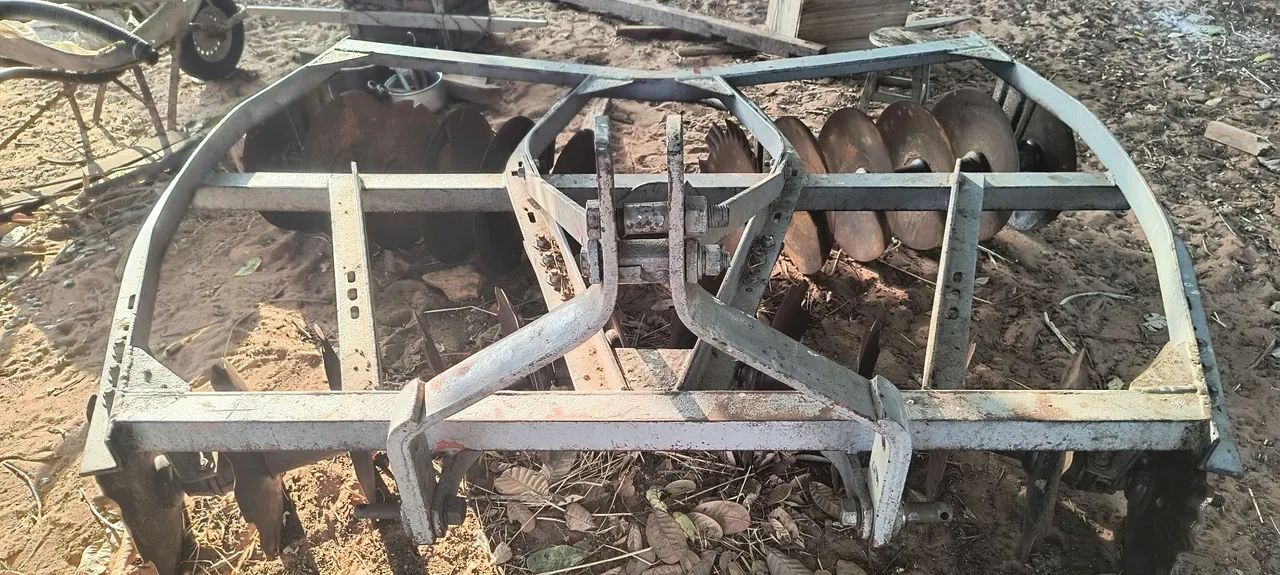 Vendo grade x 24 discos marca tatú