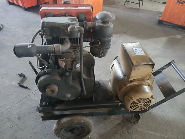 Grupo Gerador de 4 KVA monofásico 110 / 220 Volts com motor a diesel Agrale M80 de 7 CV e 