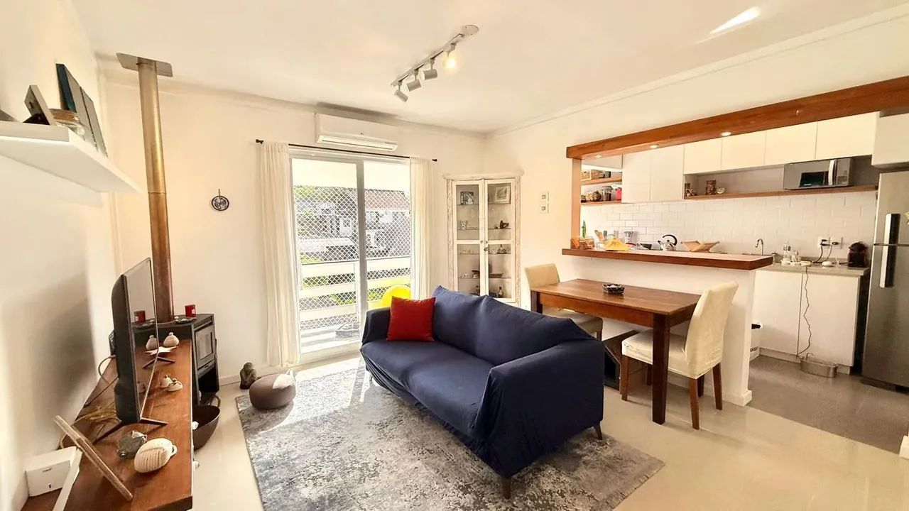 Apartamento reformando, 1 quarto, vaga coberta escriturada - Bairro Camaquã - Foto 2