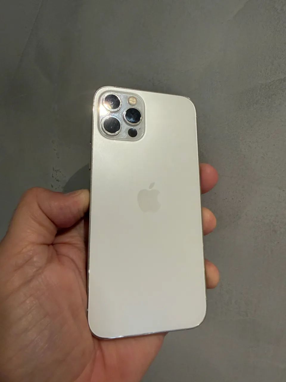 iPhone 12 Pro 256 branco seminovo bateria 97% - Celulares e