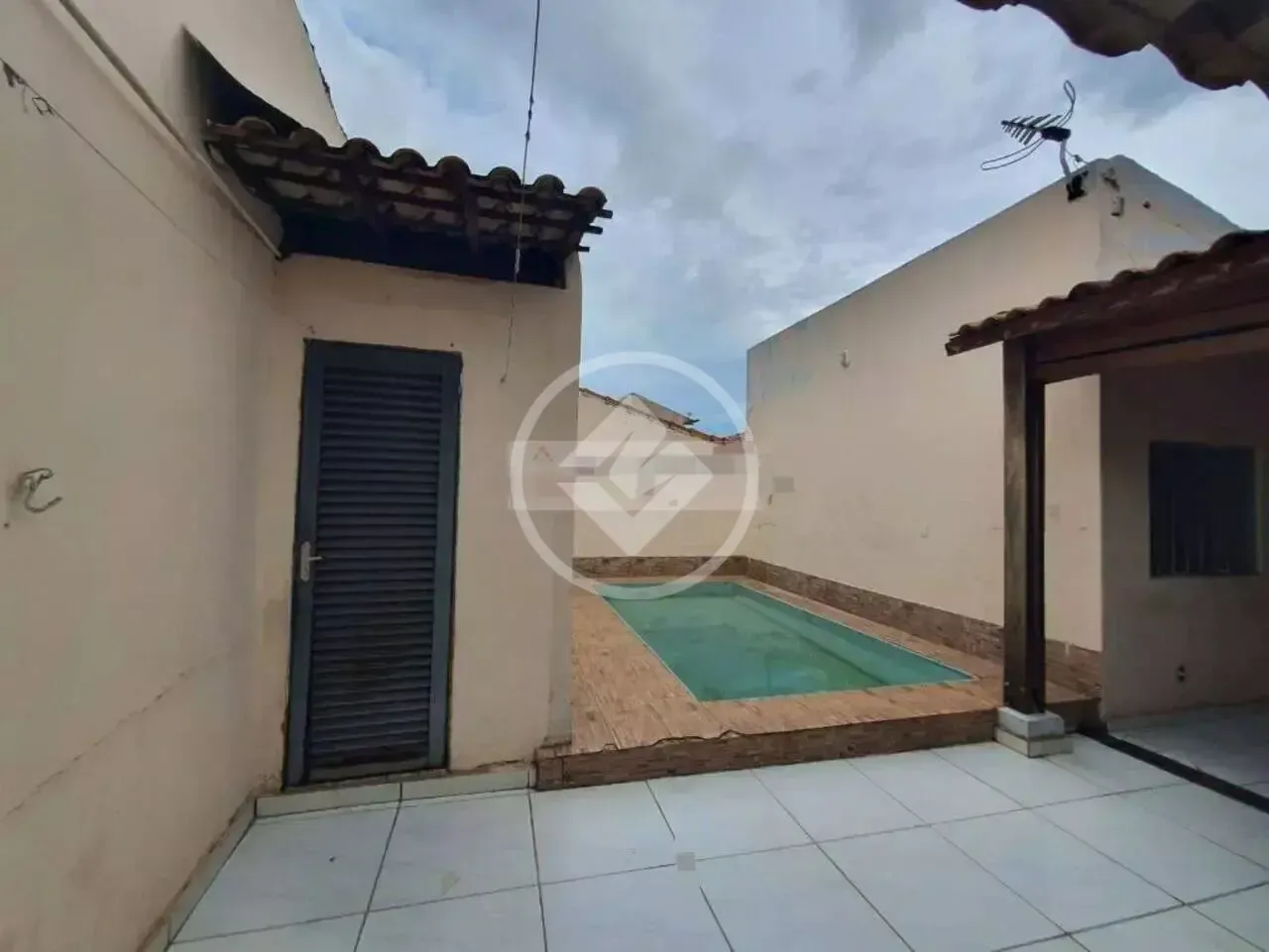 Aluguel casa Jardim Europa com piscina sendo 3 quartos com 2 suítes codigo: 129345