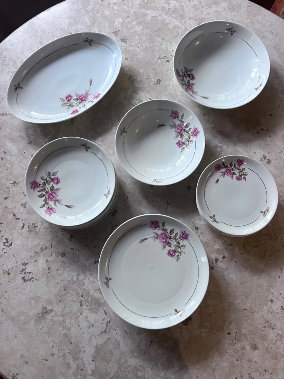 Conjunto de Pratos de Porcelana Decorados
