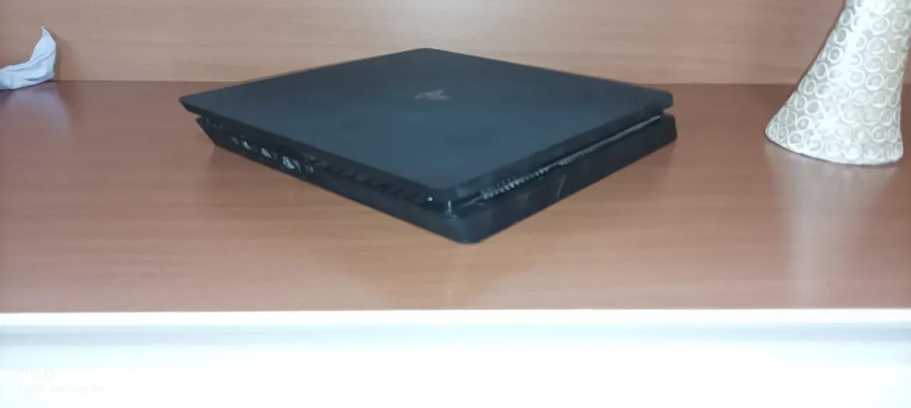 Ps4 slim 2t cabos originais 2 controles 4 jogos conservadíssimo  - Foto 2