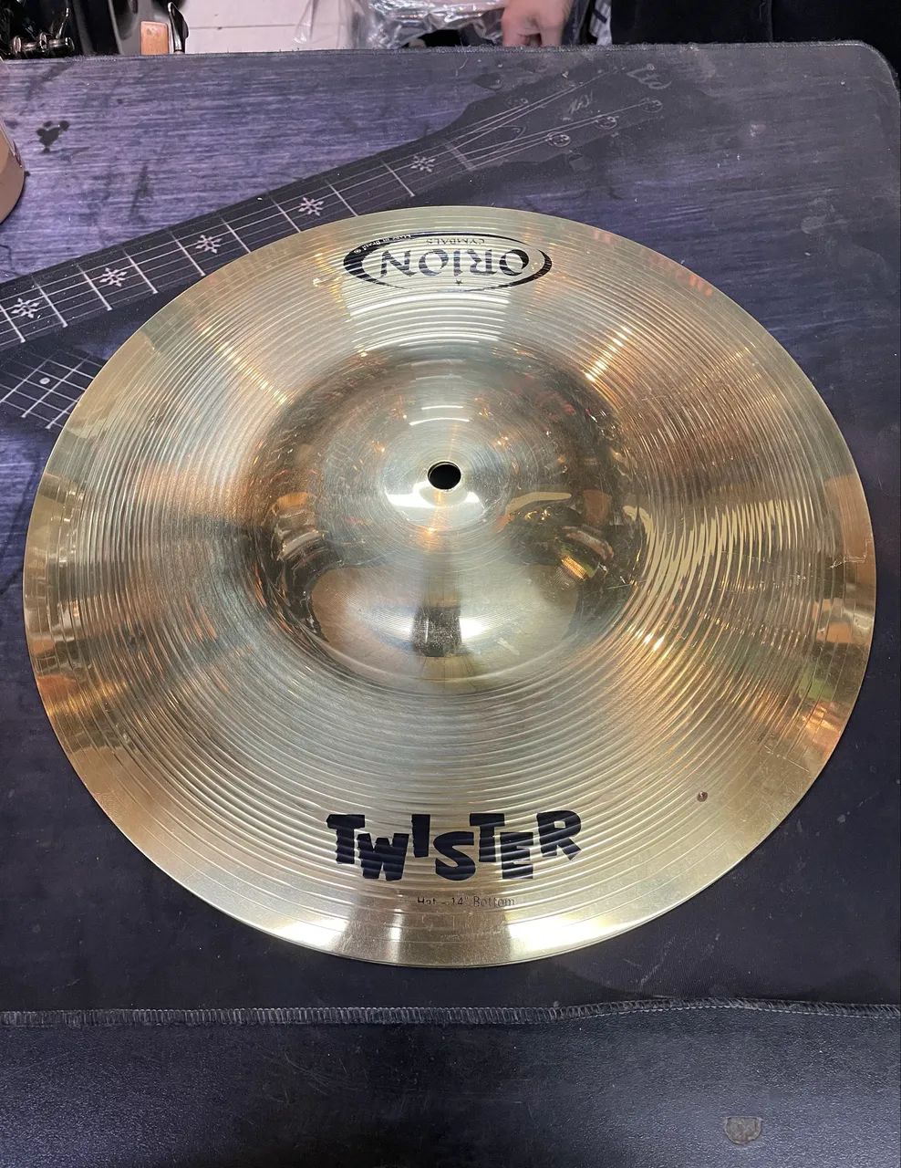 Prato hi hat Orion Twister chimbal 14 são dois bottoms
