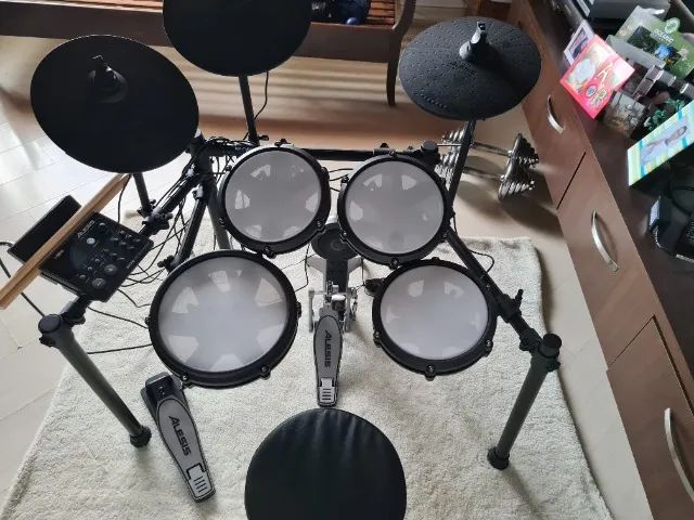 Bateria Eletrônica ALESIS Drums - Modelo Nitro MAX
