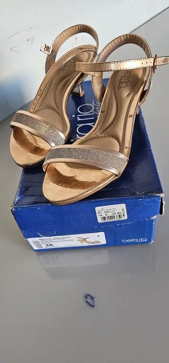 Sandália Salto Dourada nova - Foto 2