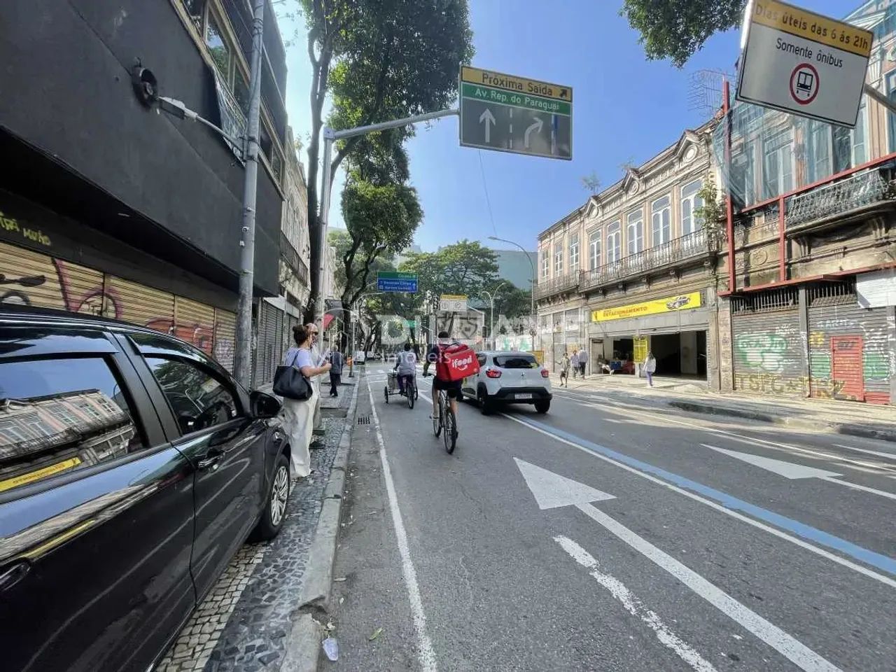 Prédio - / Comercial / Centro