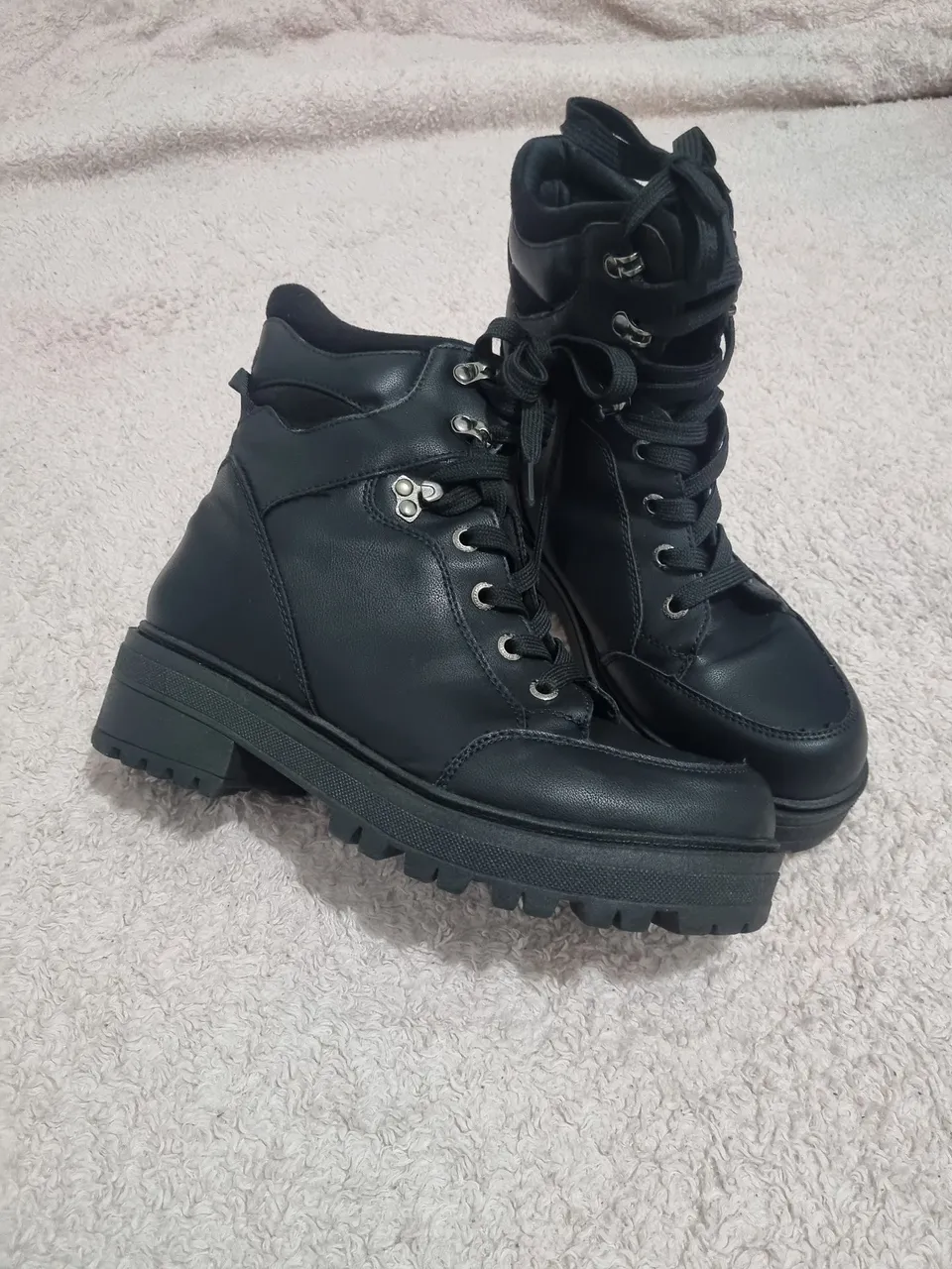 Bota coturno preta