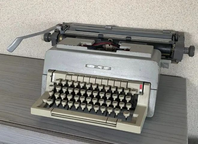 Maquina de Escrever Vintage Underwood 298 - Olivetti