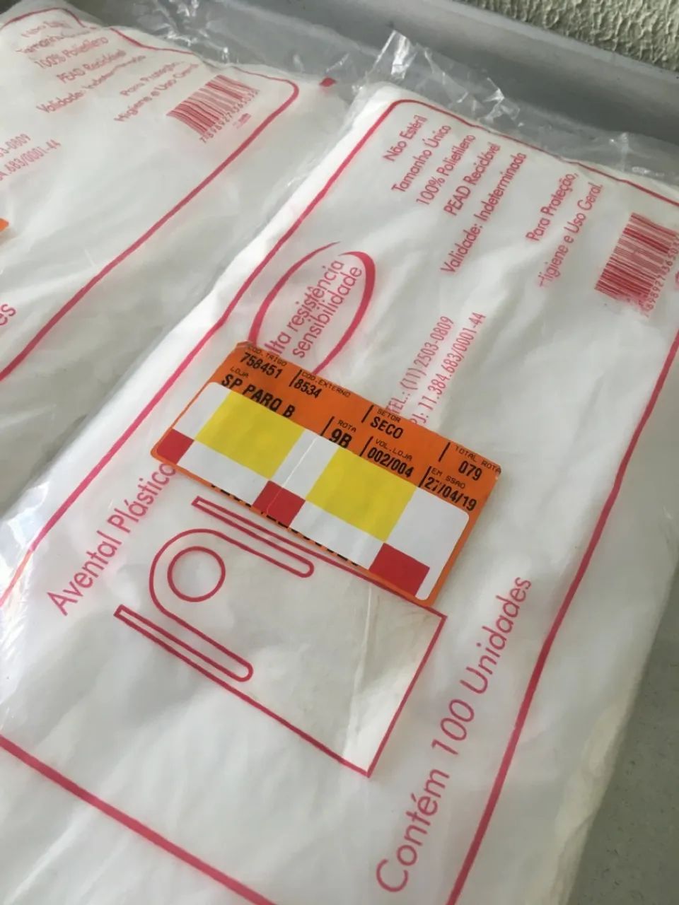 200 Aventais Plásticos Para Proteção e Higiene - Pacote com 100 unidades - Foto 2