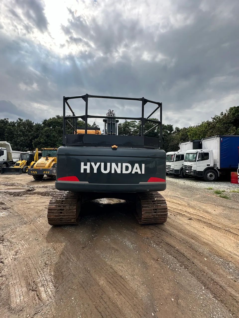 Escavadeira Hyundai 220 2020  - Foto 3